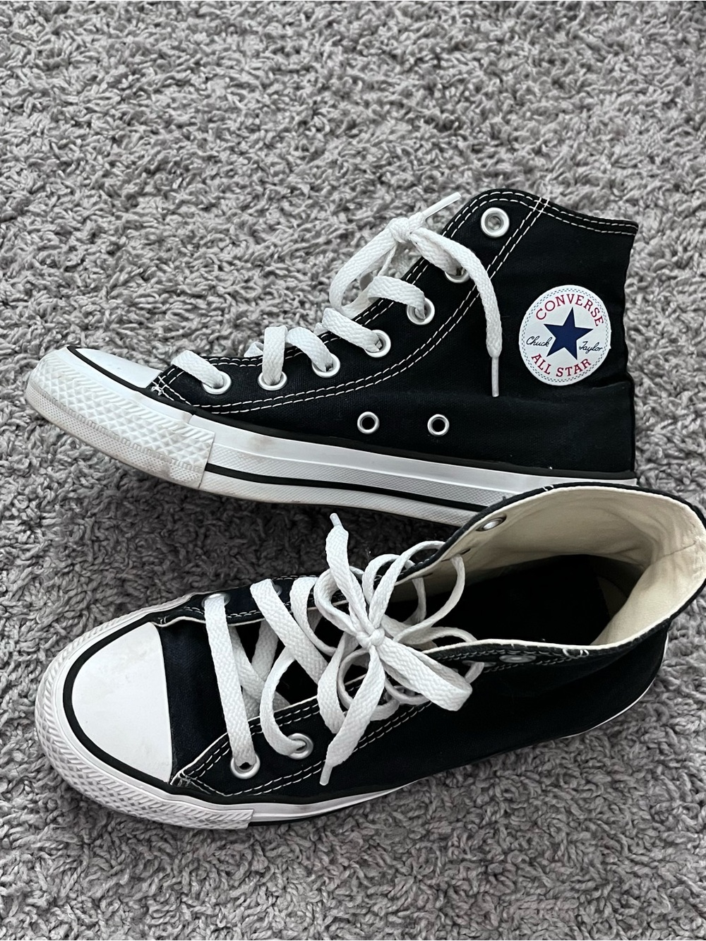 Women’s black converse